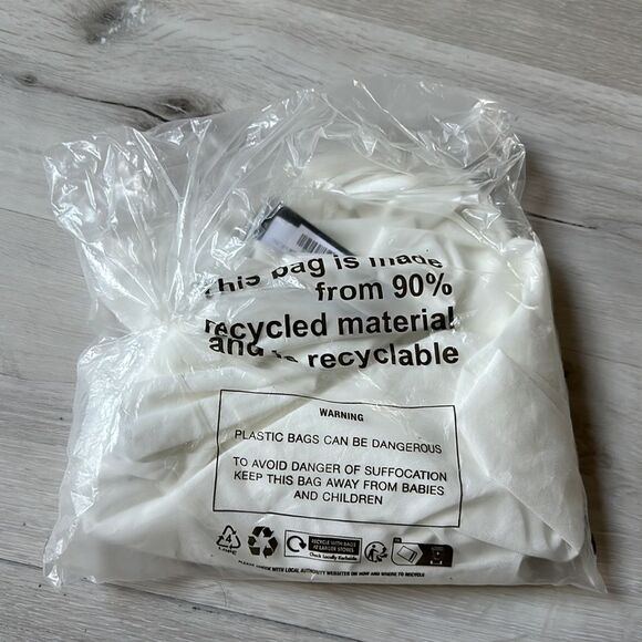 Prettylittlethings White Recycled Mesh Wide Leg Beach Sz 6 NWT IN PACKAGING - Picture 5 of 5